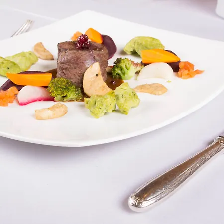 Restaurant Vinothek Lamm 巴特黑雷纳尔布